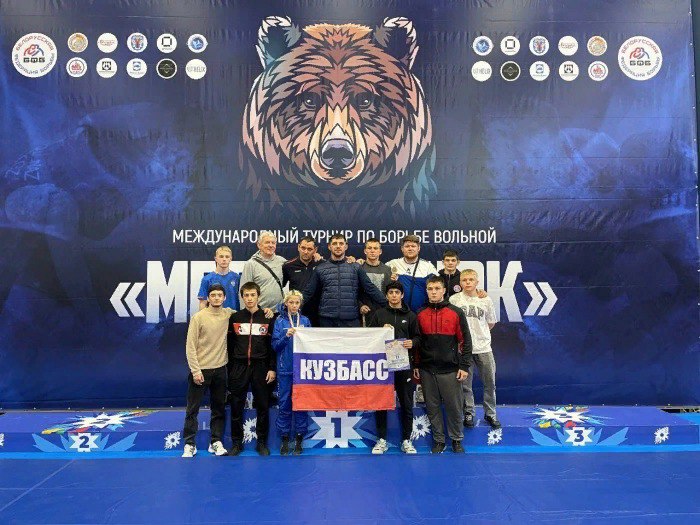 Юные борцы из Кузбасса завоевали 3 медали на международном турнире в Белоруссии