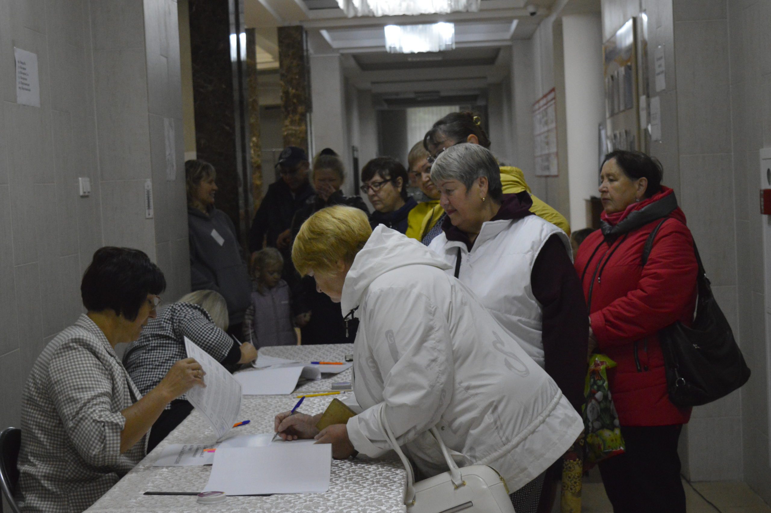 Голосованием 1 июля. Голосование на избирательных участках в Кемерово картинки. ЧП на избирательных участках видео.