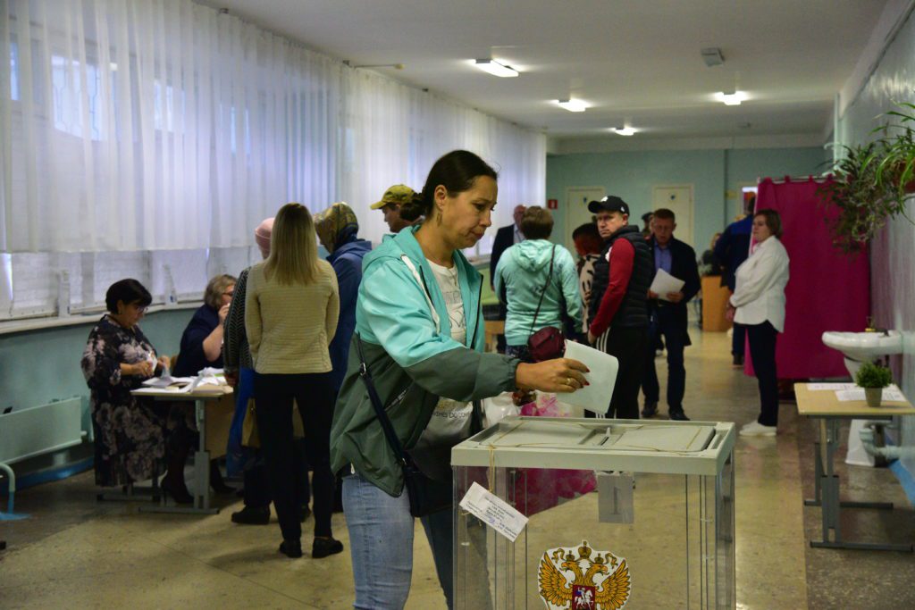 В Кузбассе поздравили первых голосовавших на избирательных участках