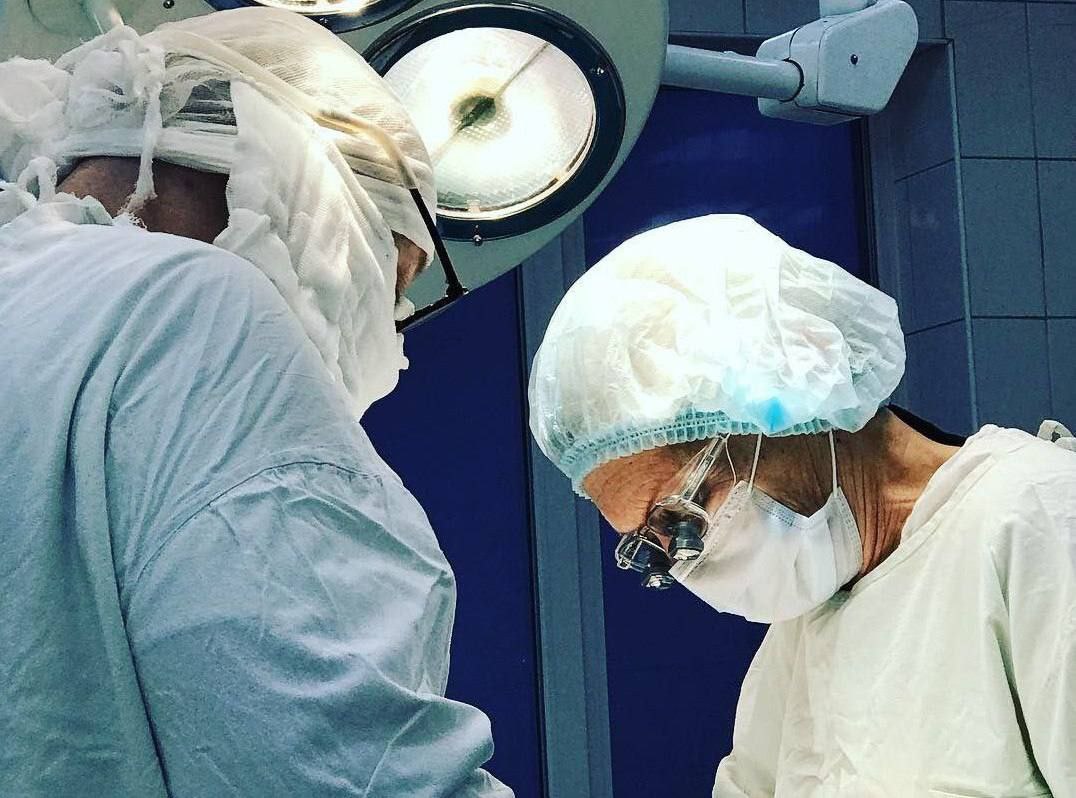 Хирурги Кузбасса впервые удалили у пациентки опухоль за грудиной через небольшие проколы