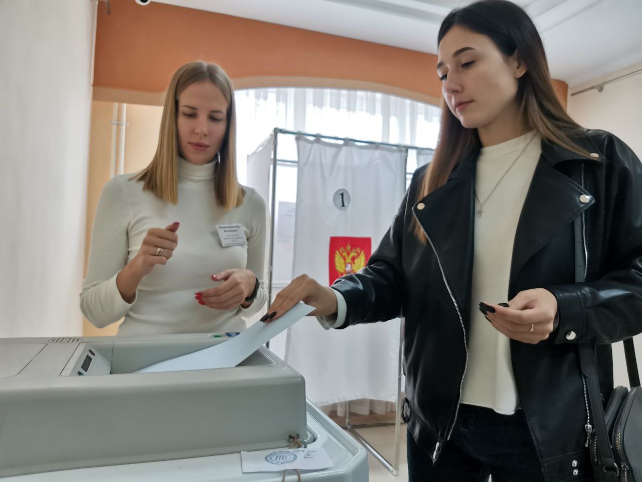 Жительница Кемерова смогла проголосовать с помощью “мобильного избирателя”