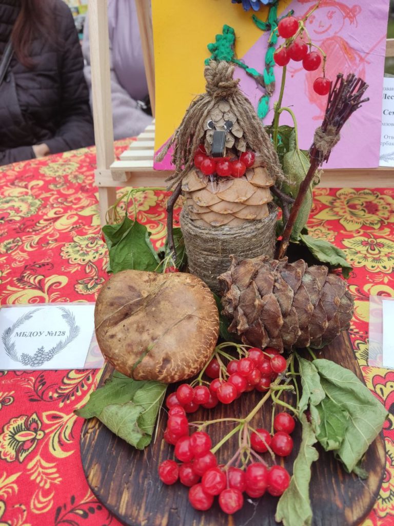 В Кемерове прошёл фестиваль-конкурс “День кедровой шишки”