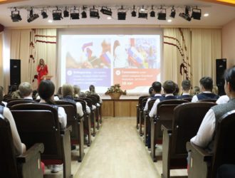 Власти предлагают сделать патриотическое воспитание частью школьной программы