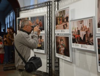 В Новокузнецке открылась фотовыставка «Семья крупным планом»