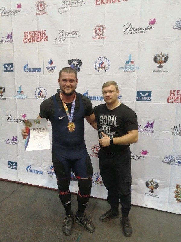 Кузбасские тяжелоатлеты завоевали 18 медалей на всероссийских соревнованиях в Томске