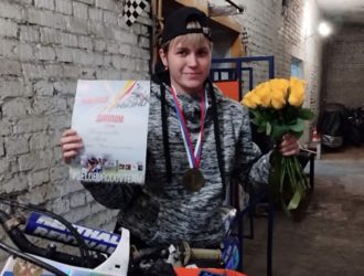 Алена Кочуганова обошла спортсменов мотокросса на соревнованиях «Заряд Кузни»