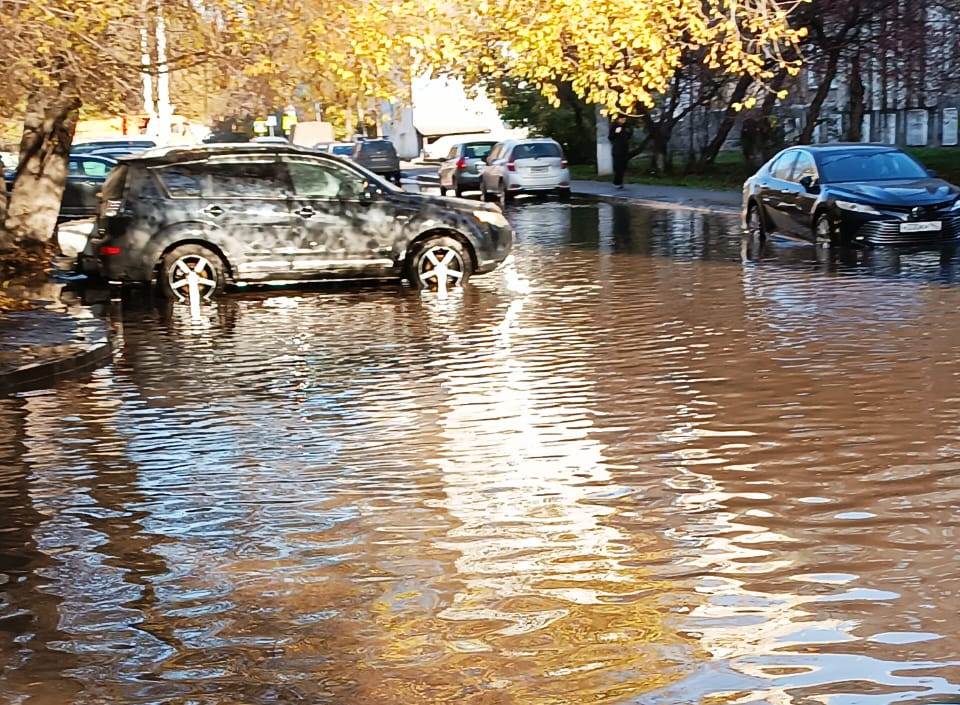 В Новокузнецке из-за аварии на сетях отключили холодную воду в домах на Кирова