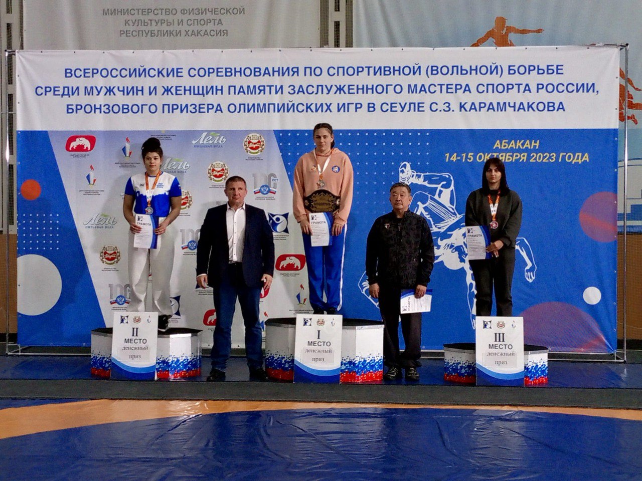 Кузбасские спортсменки завоевали шесть наград всероссийского турнира по вольной борьбе