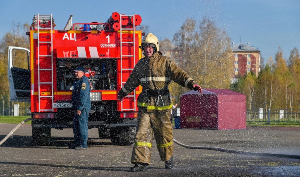 В Осинниках состоялся пожарный кроссфит