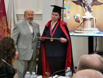 Директор Новокузнецкого художественного музея стала почетным академиком РАХ