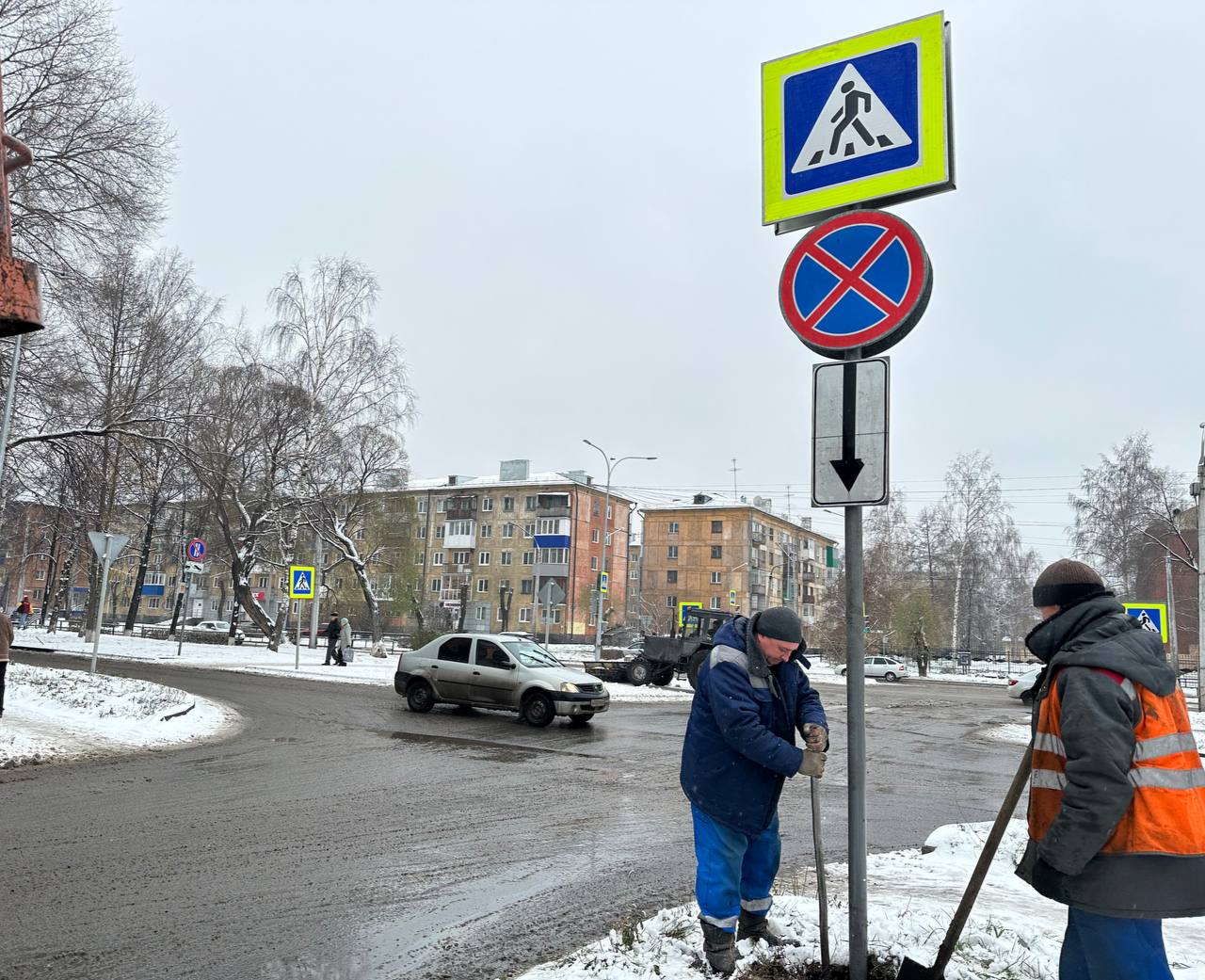В Новокузнецке на ул. Кутузова обустраивают новый пешеходный переход