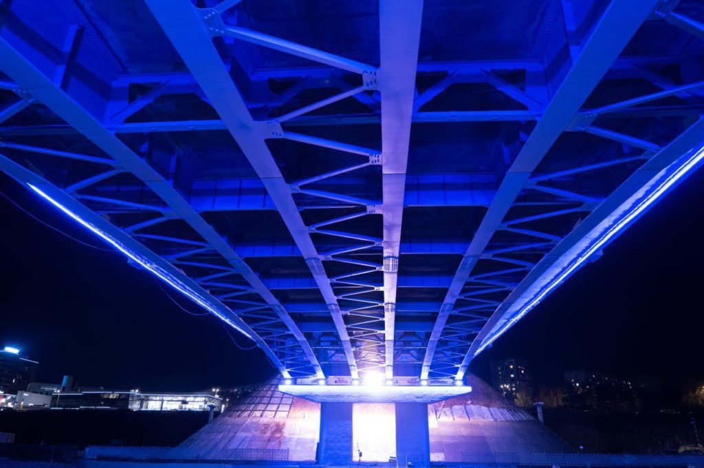 Мэр Кемерова показал, как выглядит подсветка Университетского моста