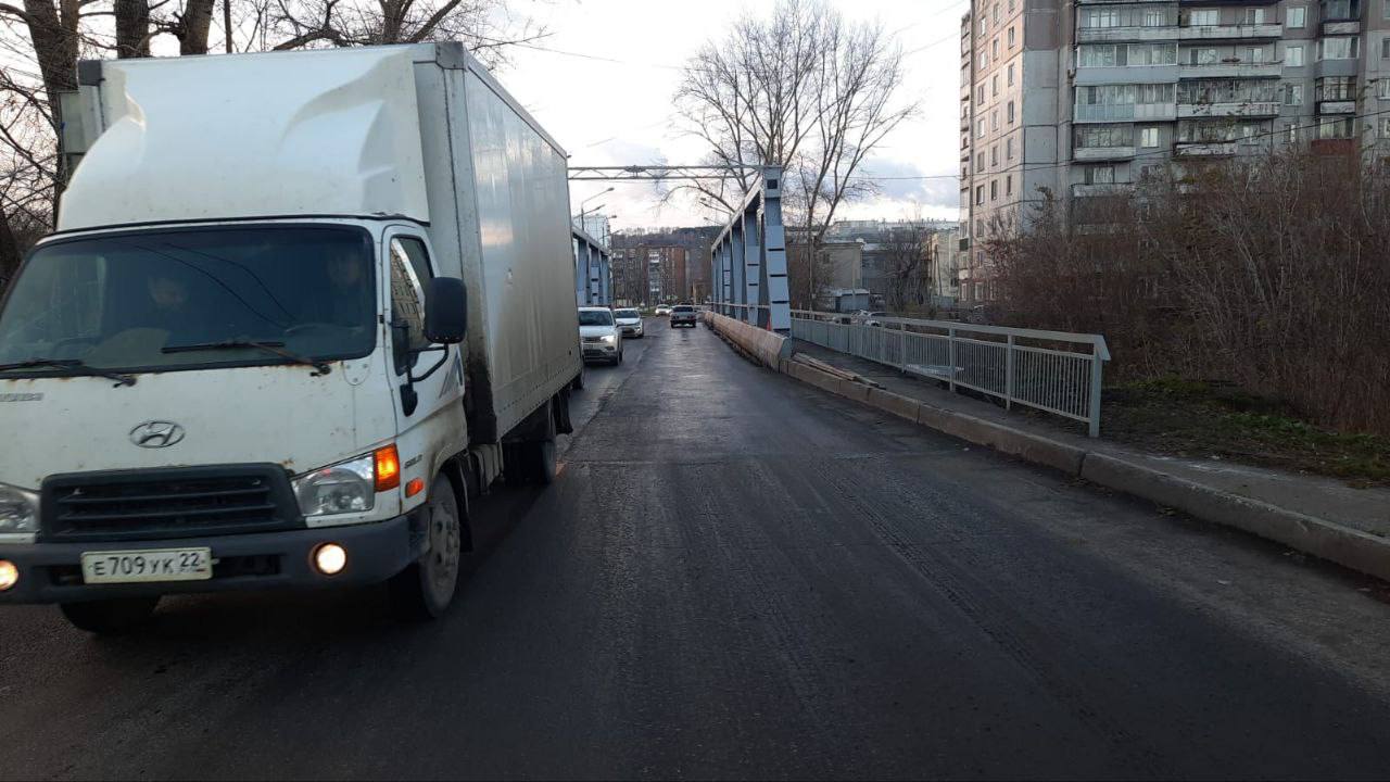 На мосту в Куйбышевском районе Новокузнецка открыли движение