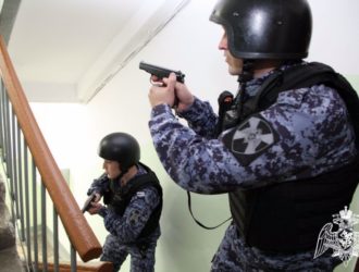 Новокузнечанин ударил ножом в шею собутыльника во время застолья