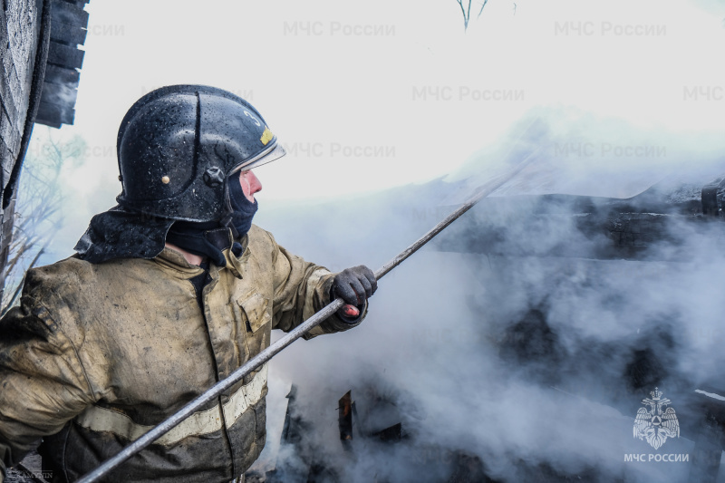 Более 20-ти пожаров потушили кузбасские спасатели за минувшие сутки
