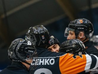 ХК «Кузбасс» с разгромным счётом победил «Саяны»