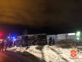 В Кемерове грузовик столкнулся с автобусом, погибла одна пассажирка