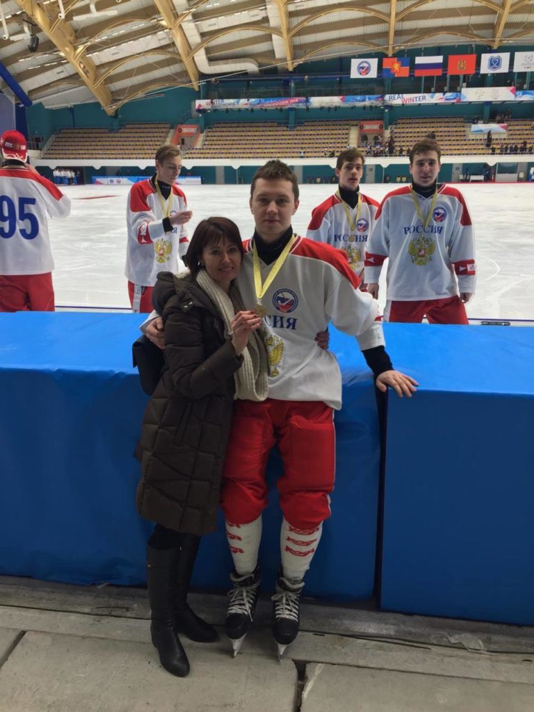 «Моя маленькая жизнь»: интервью с мамой звезды русского хоккея    