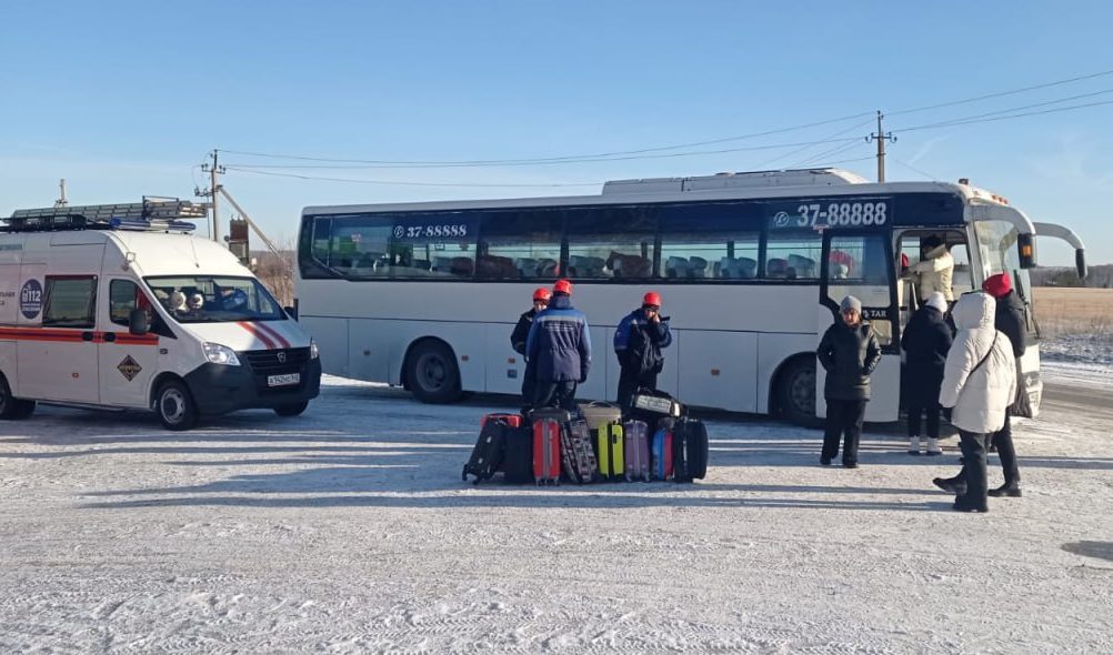 В Кузбассе автобус с детьми заглох на холоде. Потребовалась помощь спасателей