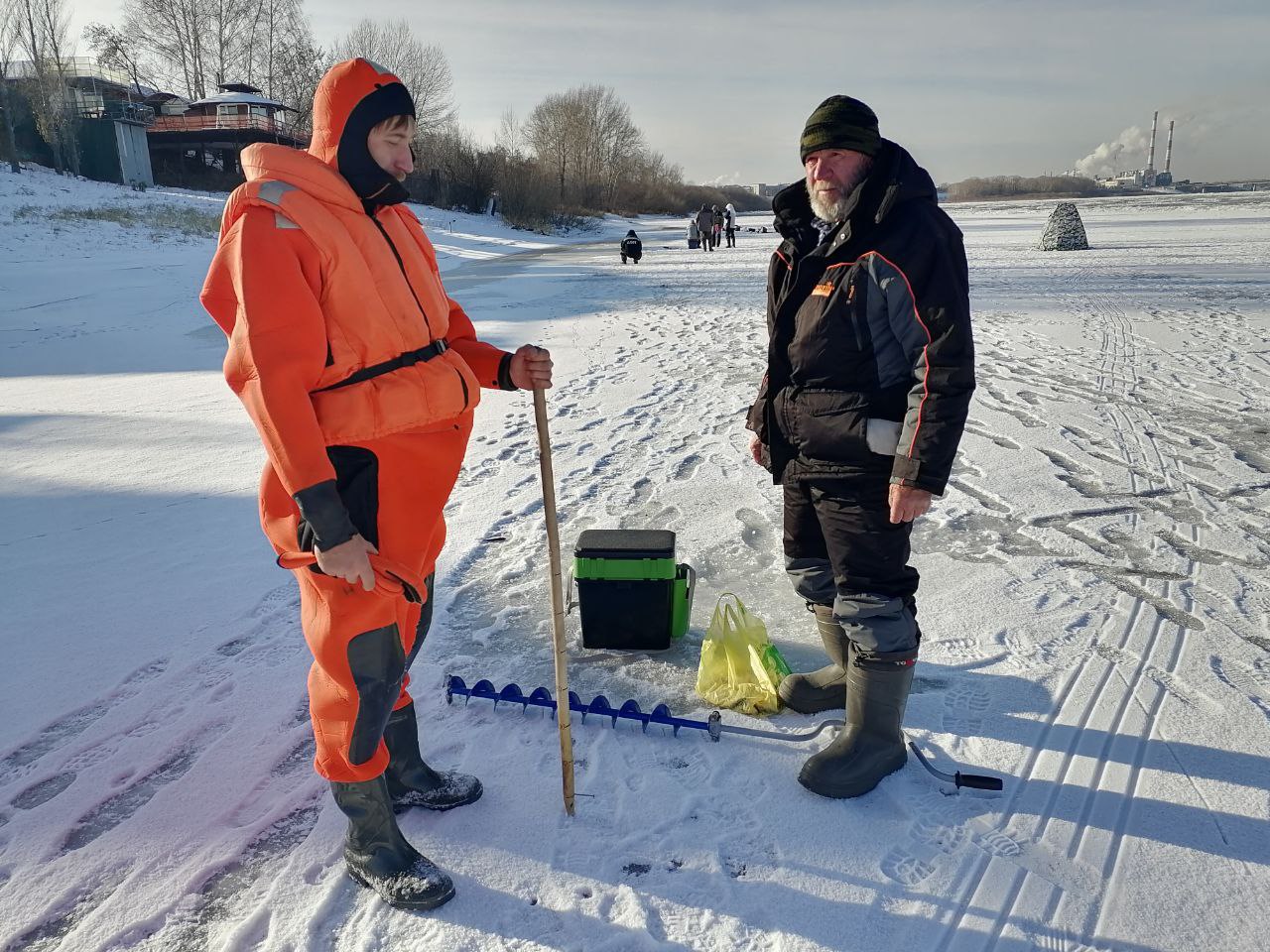 Кемеровские спасатели начали патрулировать места подледного лова