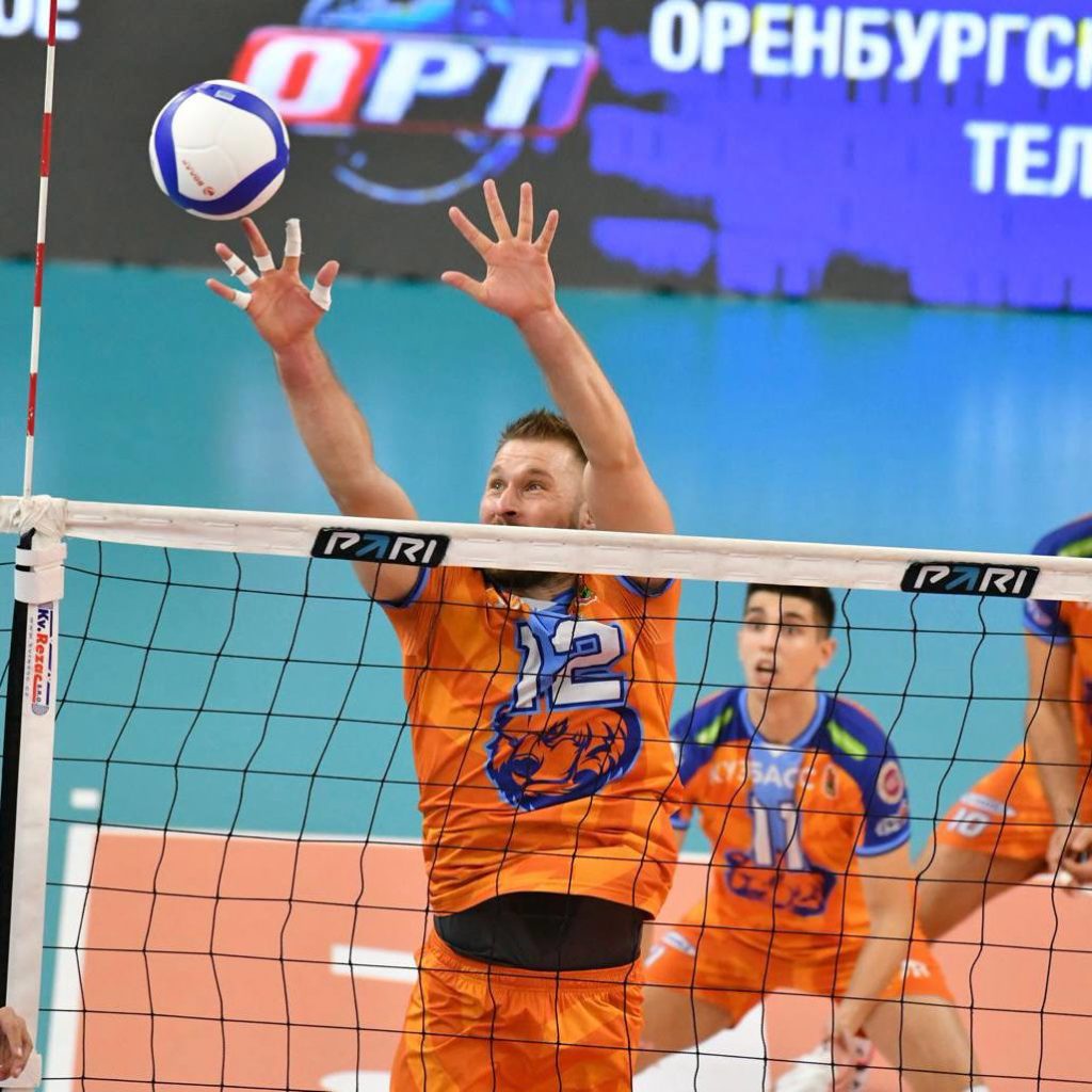 Волейболисты «Кузбасса» обыграли «Нефтяник» в шестом туре Pari Суперлиги
