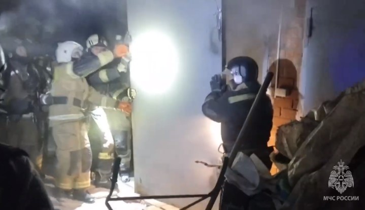 В кемеровском посёлке чуть было не сгорел частный дом
