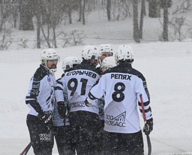 Хоккеисты «Кузбасса» одержали 12-ю победу в чемпионате страны