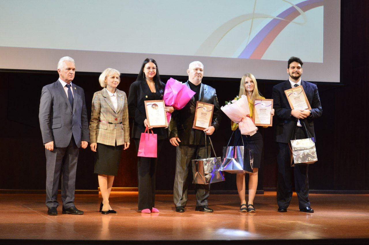 В Новокузнецке наградили педагогов, которые стали победителями городских конкурсов