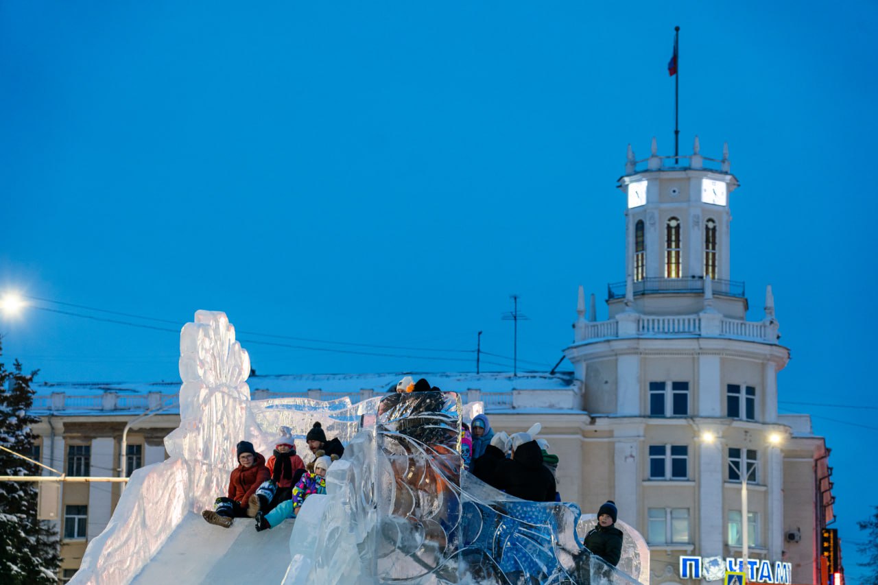 Ледовый городок открылся в Кемерове