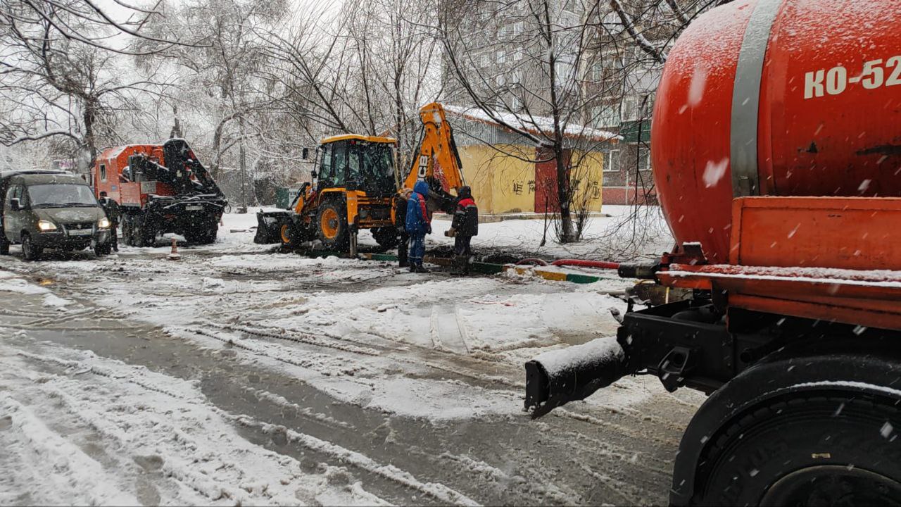 В Новокузнецке произошел порыв водопровода по улице Луначарского