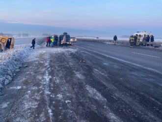 В Кузбассе микроавтобус с детьми попал в ДТП