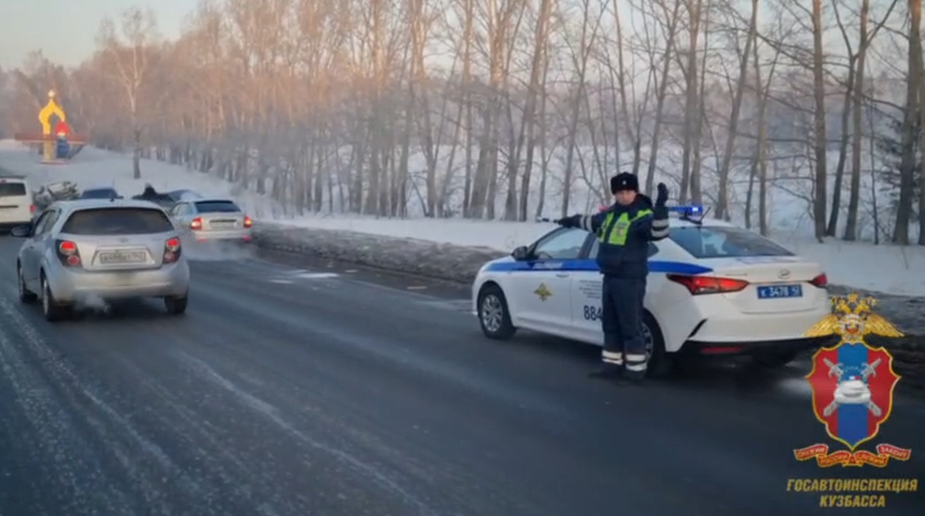 В Кемерове машина протаранила киоск