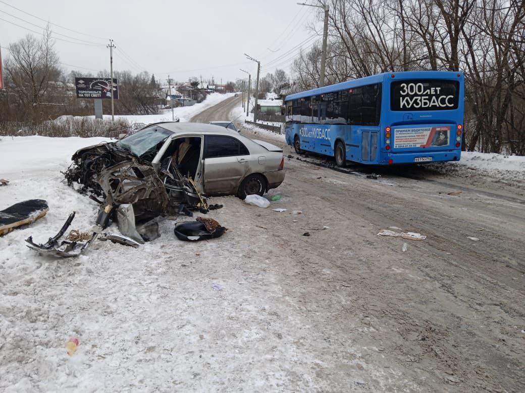 В Прокопьевске пассажирский автобус попал в ДТП