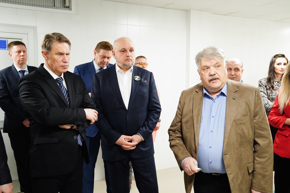 Министр здравоохранения РФ побывал в новом корпусе Кузбасской инфекционной больницы