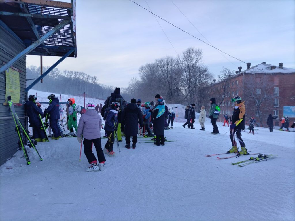 В Новокузнецке стартовали региональные соревнования по горнолыжному спорту