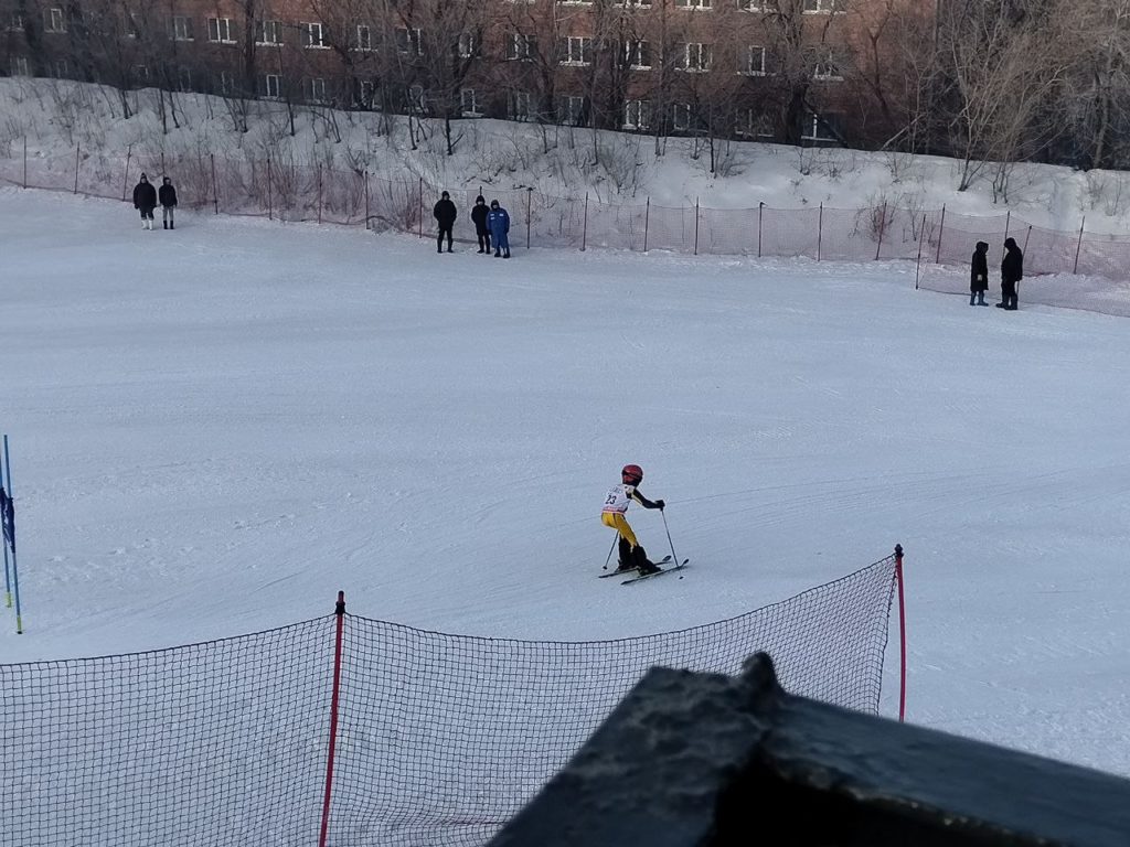 В Новокузнецке стартовали региональные соревнования по горнолыжному спорту