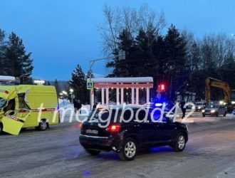 В Кузбассе произошло ДТП с участием автомобиля реанимации