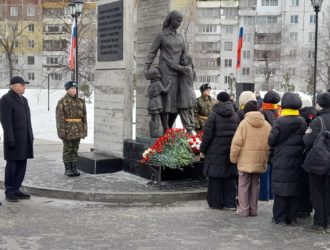 В Кемерове прошло торжественное возложение цветов в память о снятии блокады Ленинграда