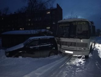Новокузнечанин угнал автобус и устроил ДТП