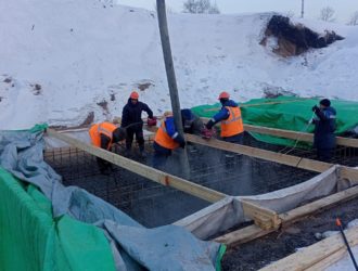 Мороз не помеха: в Новокузнецке начали заливку бетона в основание тоннеля на Ильинке