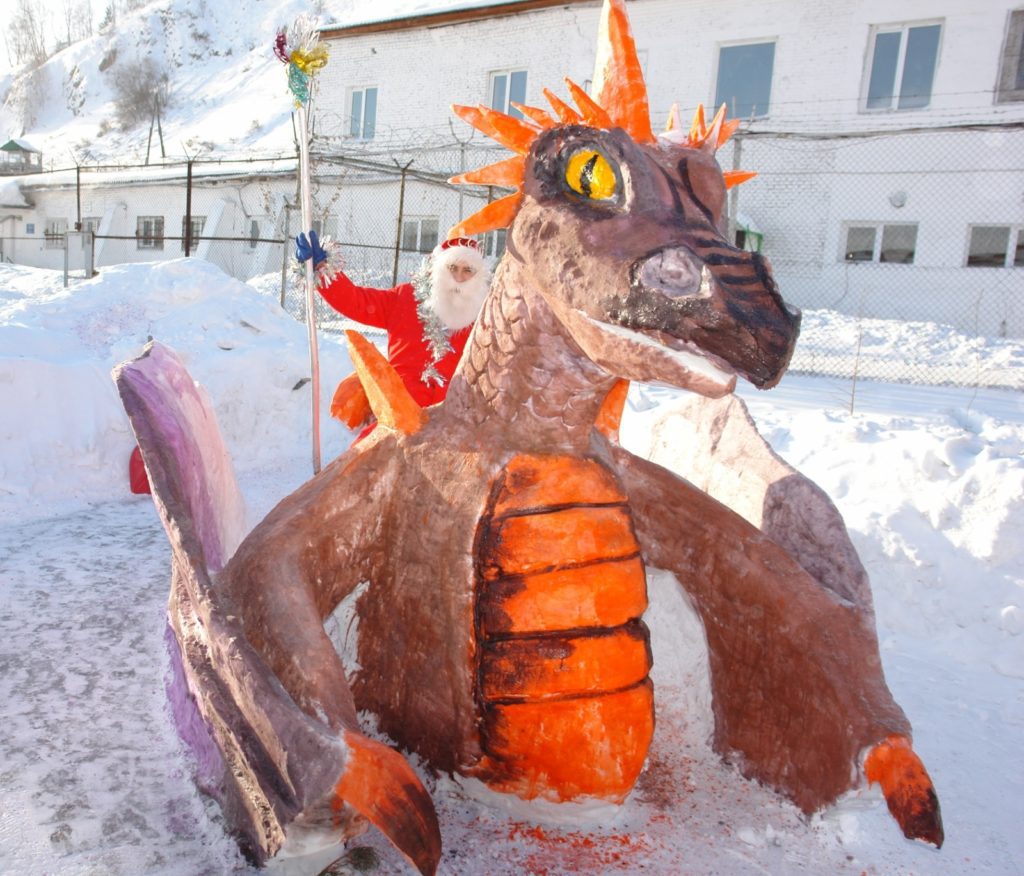 Исправительные учреждения Кузбасса соревнуются снежными скульптурами
