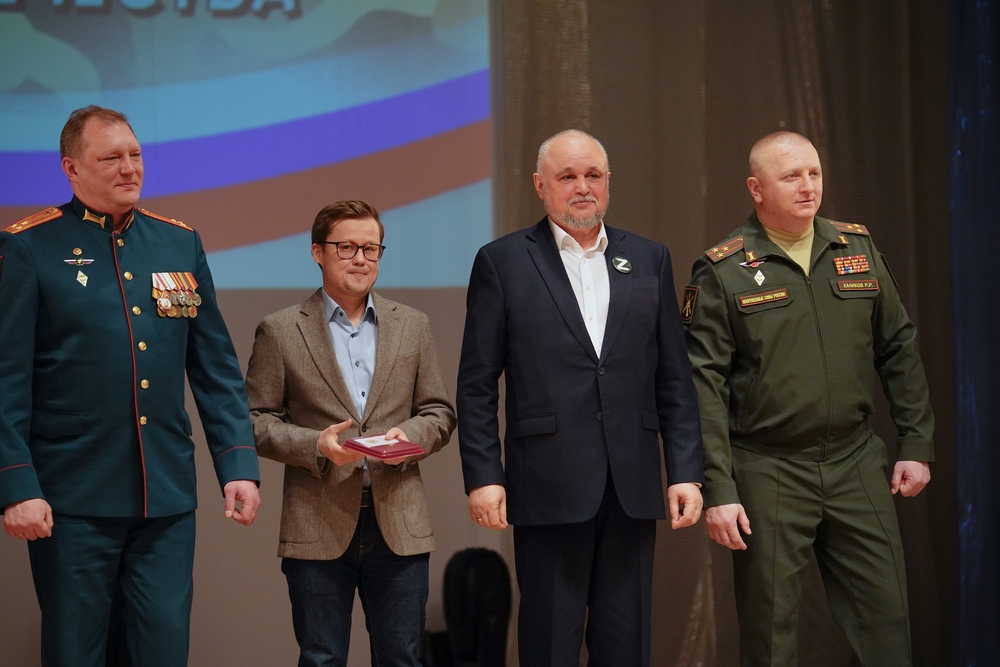 Сергей Цивилев поздравил с Днём защитника Отечества военнослужащих Юргинского гарнизона