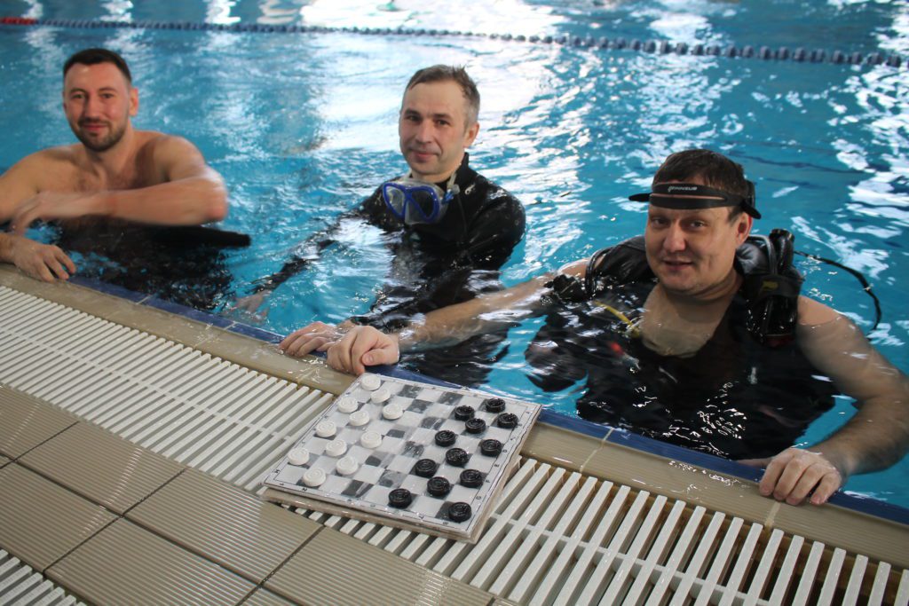 Фоторепортаж: турнир по подводным шашкам в Кемерове