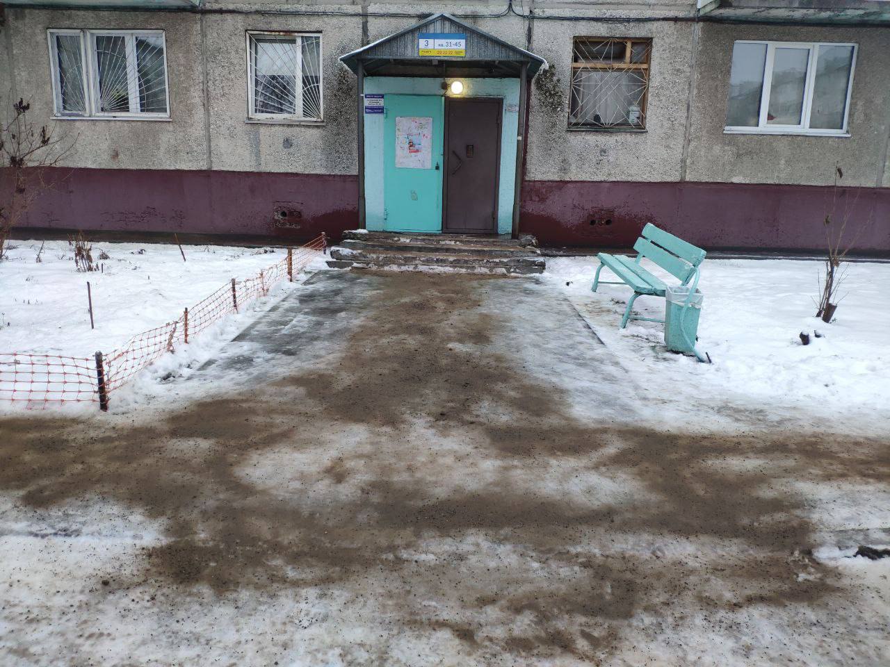 Только после прокурорской проверки в Кемерове почистили дворы от снега