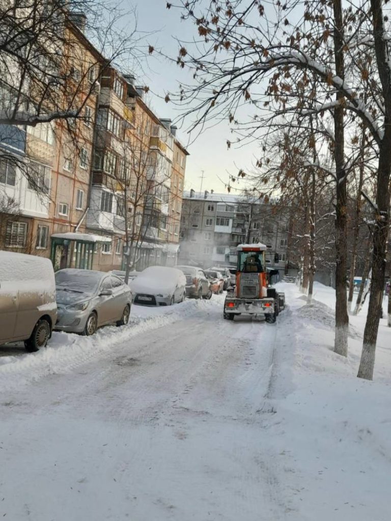 Только после прокурорской проверки в Кемерове почистили дворы от снега