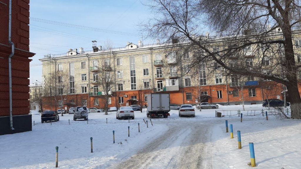 В Новокузнецке вновь устроили облаву на водителей, паркующих свои авто в неположенных местах
