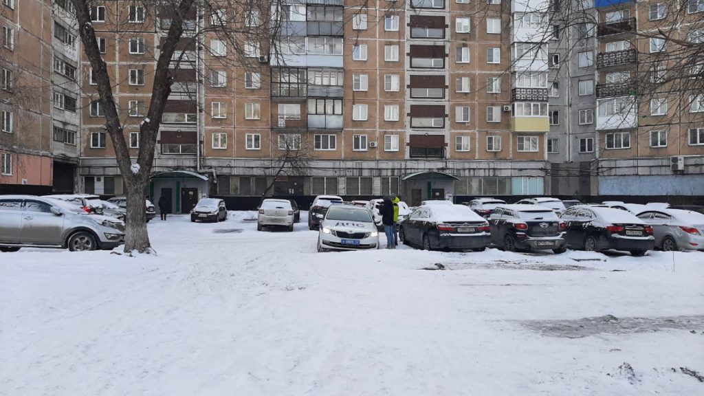 В Новокузнецке вновь устроили облаву на водителей, паркующих свои авто в неположенных местах