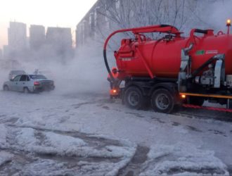 «Машины вмёрзли в лёд»: в Кемерове произошла коммунальная авария