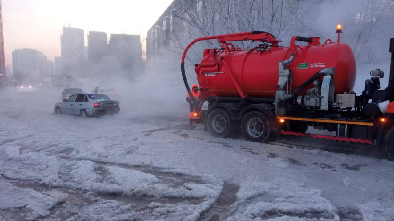 «Машины вмёрзли в лёд»: в Кемерове произошла коммунальная авария