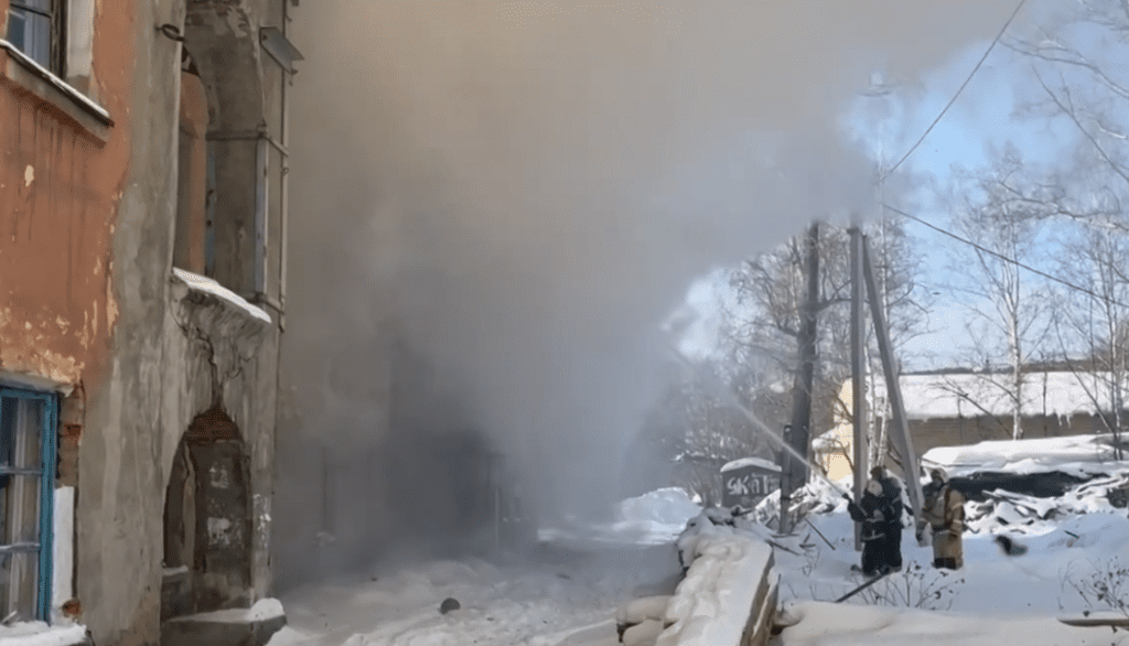 В Новокузнецке произошел пожар в неэксплуатируемом здании